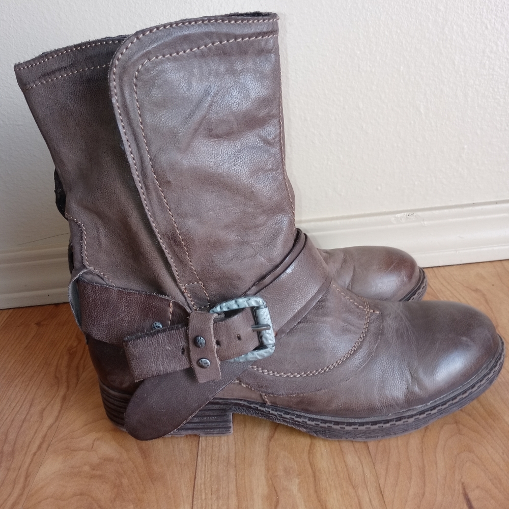Leather boot - Picture 2 of 2